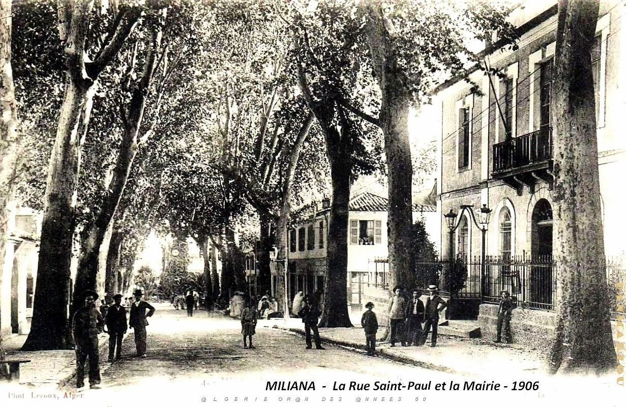 Miliana - Rue Saint-Paul et Mairie - 1906.jpg